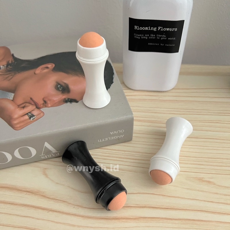 Oil Absorbing Roller Volcanic Face Roller Stick Penyerap Minyak Wajah Massage Portable Face Roll