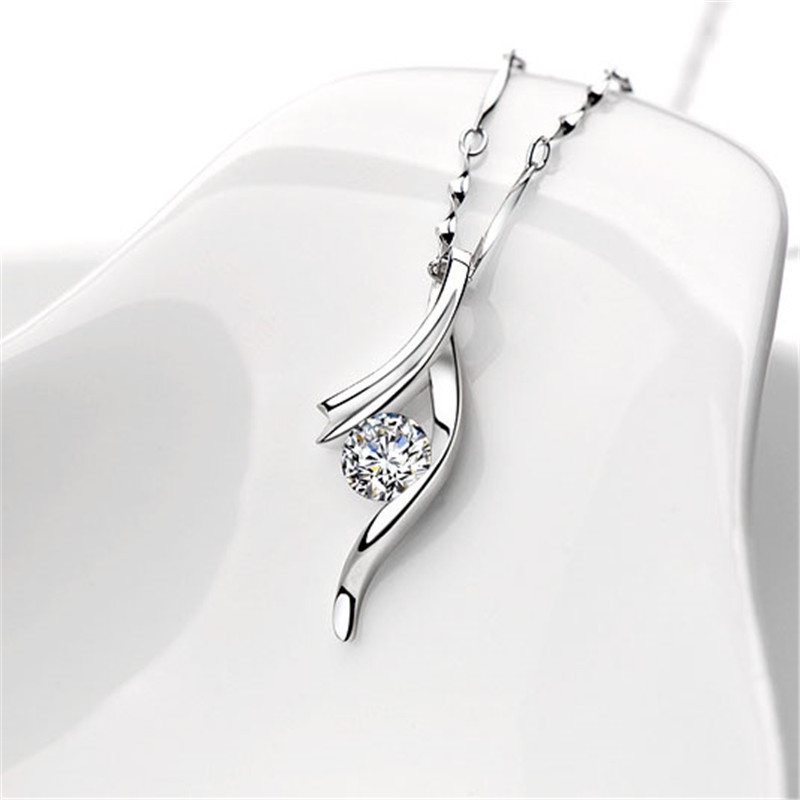 [Ready Stock]Fashion Diamond Simple Pendant Elegant Silver Necklace