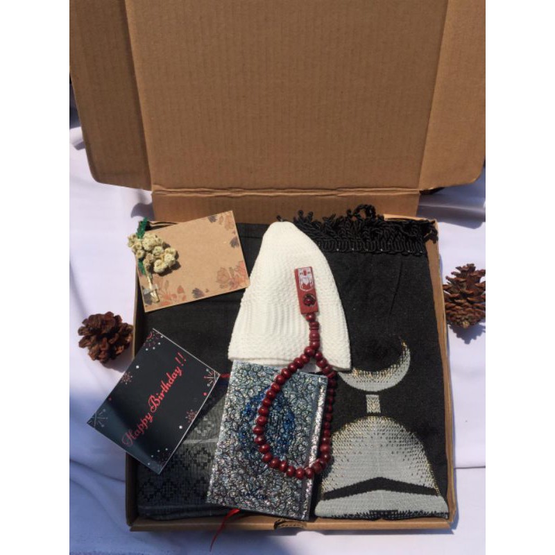 

Paket hampers pria/Perlengkapan sholat/Kado hadiah ultah