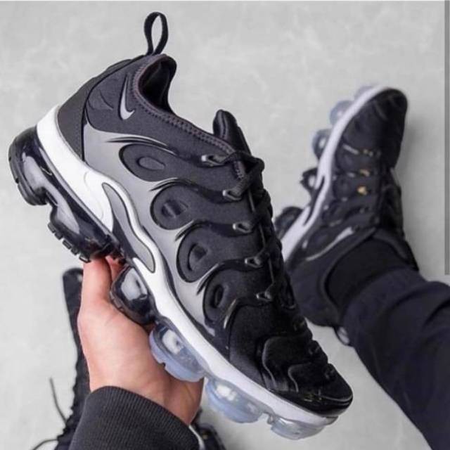 vapormax plus 44