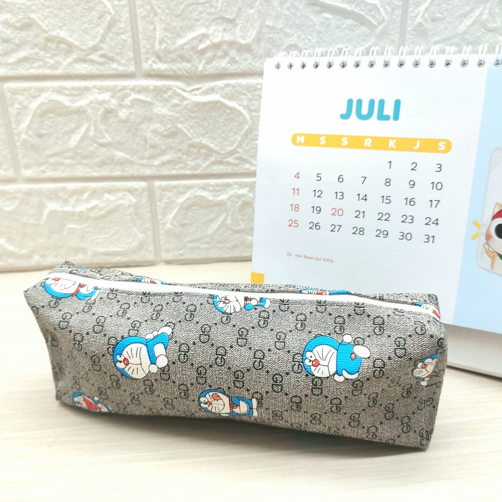 KOTAK PENSIL MOTIF KARTUN LUCU UNIK / KOTAK PULPEN / TEMPAT ALAT TULIS IMPORT BS-DORAEMON ABU-ABU