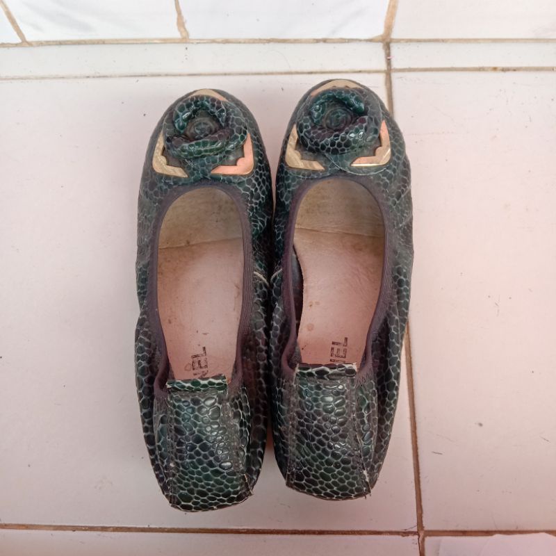Flatshoes wanita croco hijau wedges