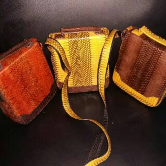 Tas pria kulit ular asli ( model selempang )