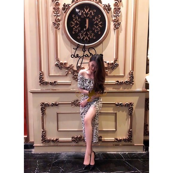 MOZA Slit White Sabrina Dress | maxi dress belahan paha bisa diatur