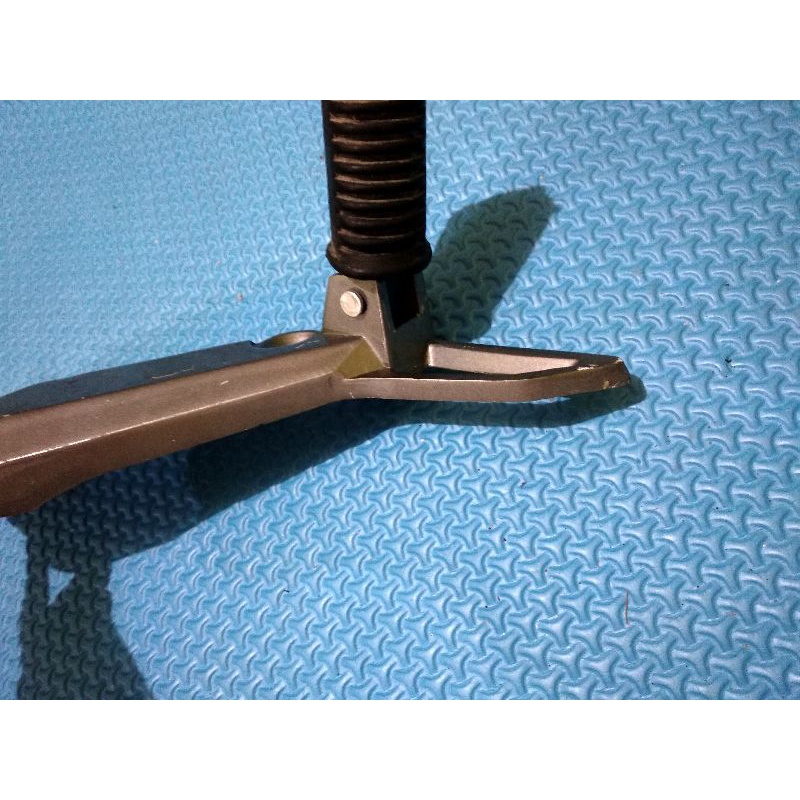 FOOT STEP KANAN ASSY SMASH 110 KUMPLIT KARET