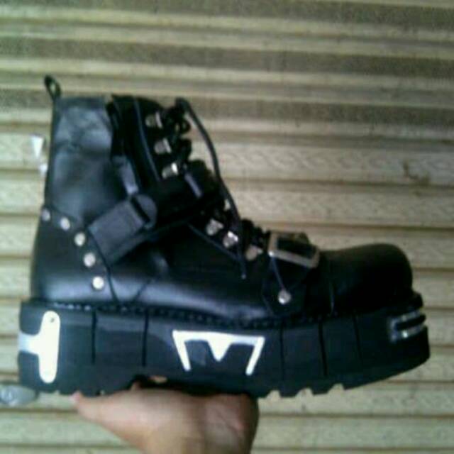 Newrock boots