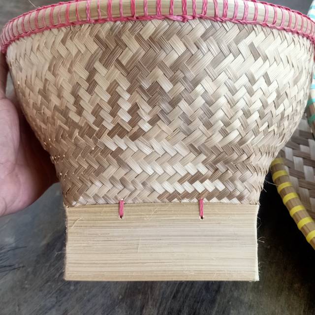 Jual wadah penyimpanan nasi lokal terbuat dari anyaman bambu