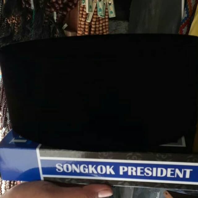 Peci hitam polos presiden