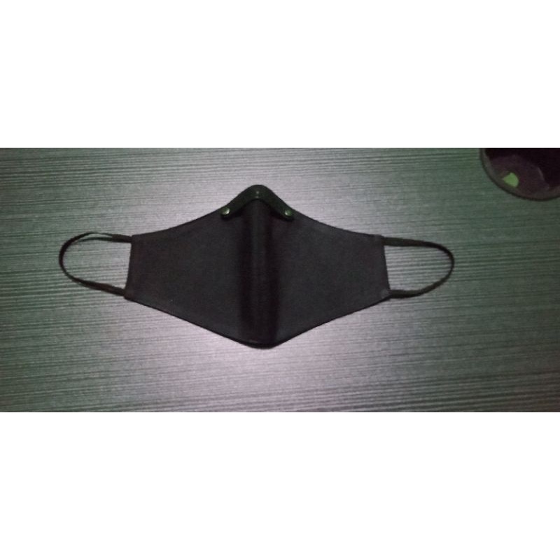 Masker type N95 3ply premium - hitam ( jepit hidung )