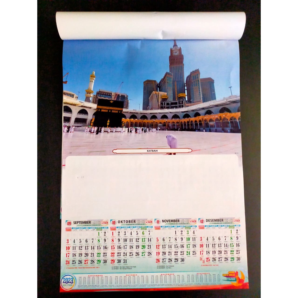 Kalender dinding caturwulan 2023 motif ka'bah