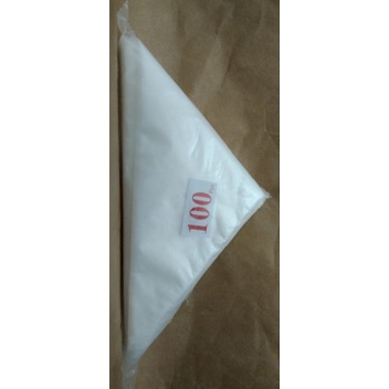 

plastik segitiga 1 pak isi 100pcs (buat menghias bolu , bahan tebal tidak mudah sobek)