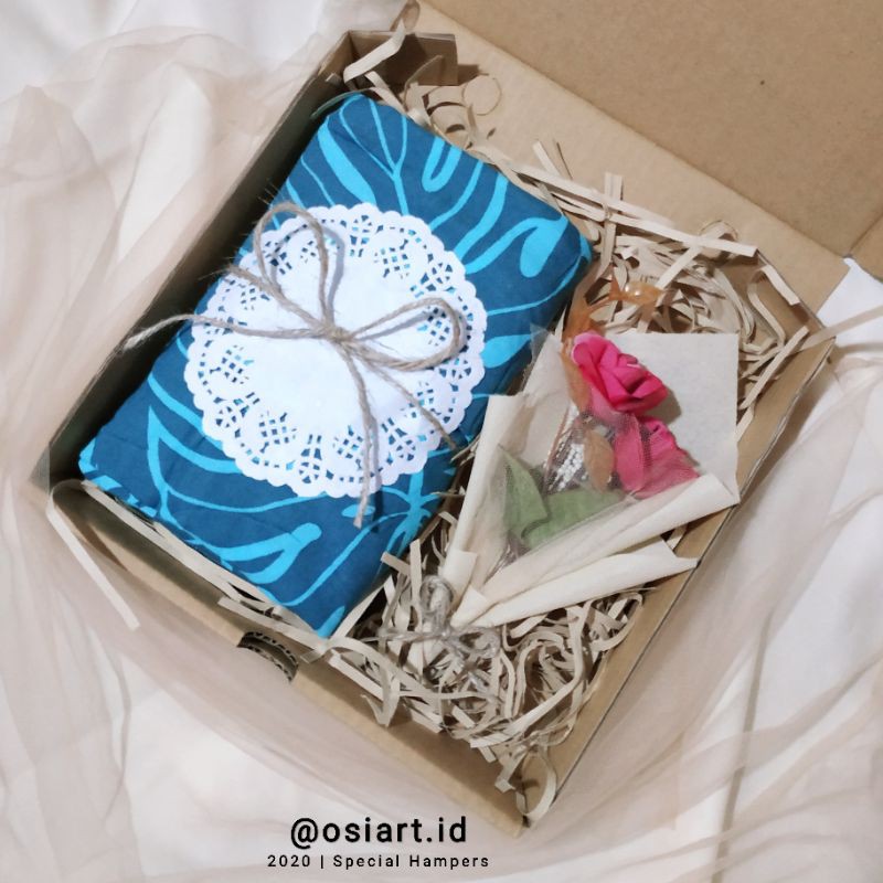 [READY STOCK] Osiart.id Hampers Daster & Bouquet Bunga Mini Hampers Hadiah Kado Hari Ibu, Guru, Wisu