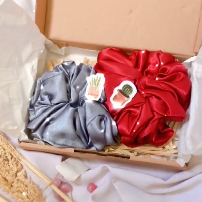 

gift box scrunchie