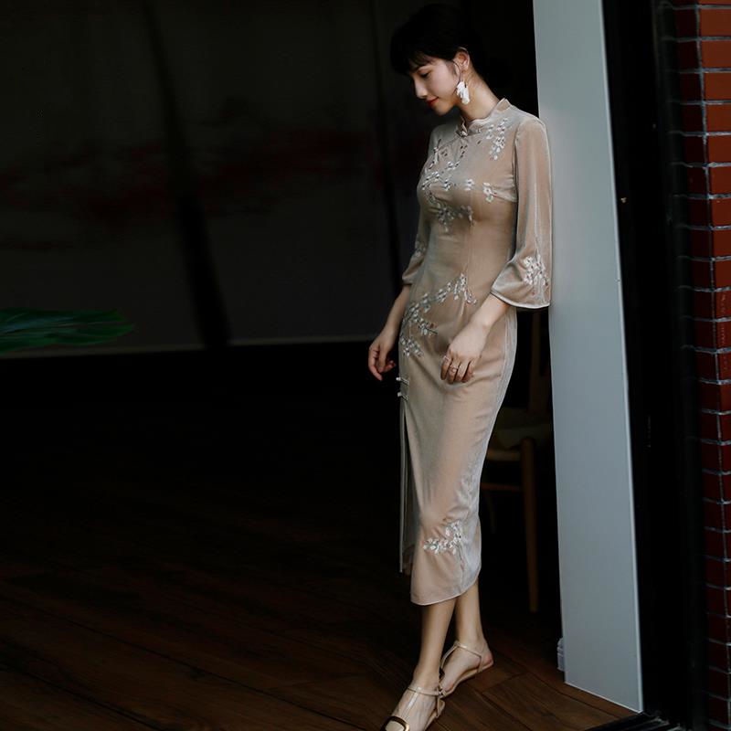 Improved cheongsam 2022 spring young embroidered Chinese style middle sleeve improved dress cheongsa