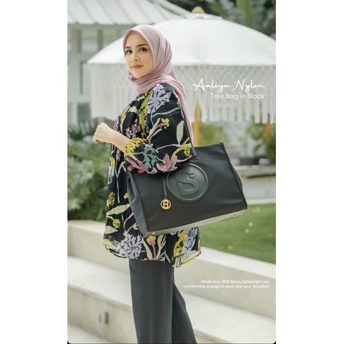 Buttonscarves AALIYA NYLON TOTE BAG BLACK