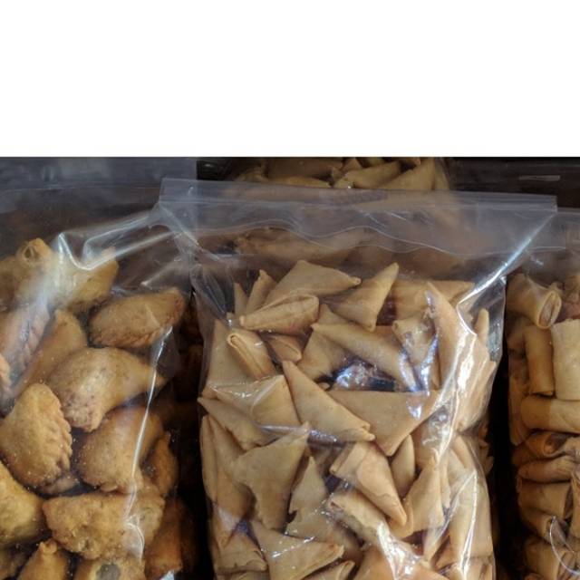 

Snack Imlek Lumpia Kue Ayam - Lumpia Segitiga - Stick Abon