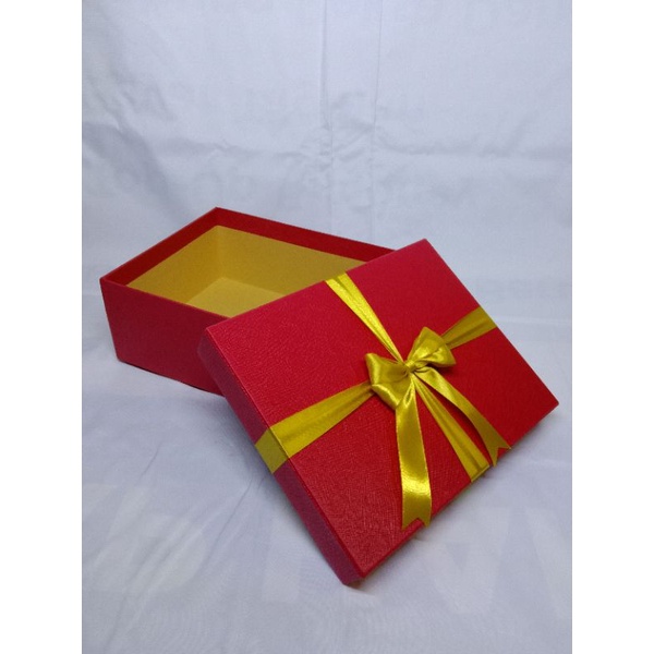 

Kotak Hadiah // Kotak Box // 26x20x10cm // Berpita