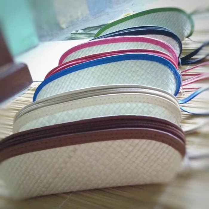 

DT-1744 Dompet Tempat Pensil Kerang Pandan Khas Tasikmalaya