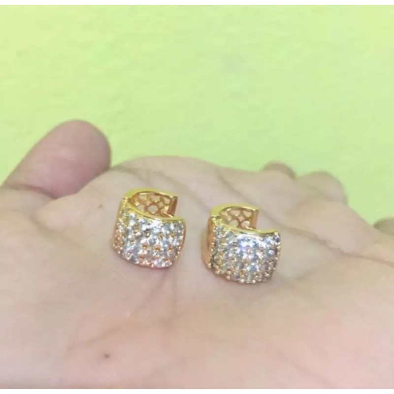 anting jepit full mata mewah lebar perhiasan wanita fashion titanium gold mewah