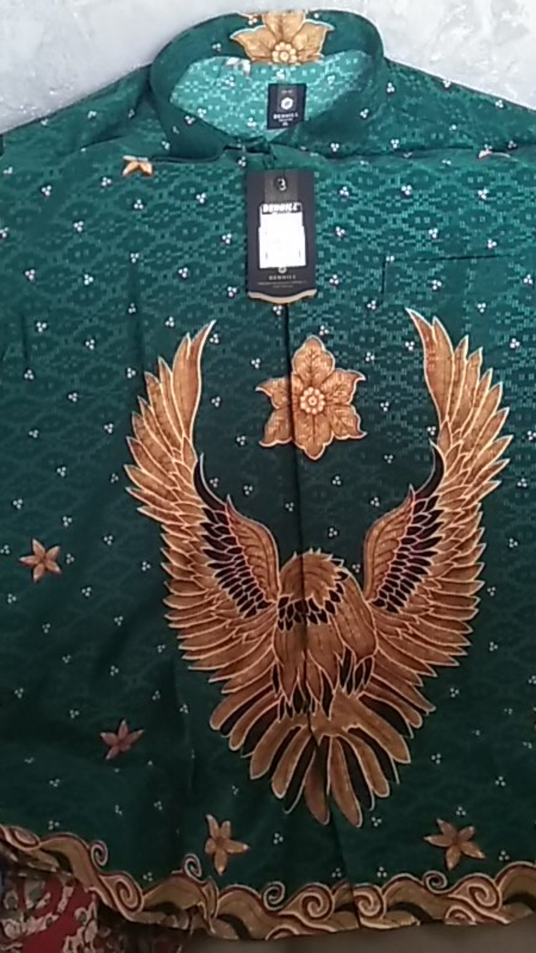 Benhill Kemeja Pria Batik Sutra Dobby Lengan Pendek Hitam Dan Hijau Motif 17274-25056