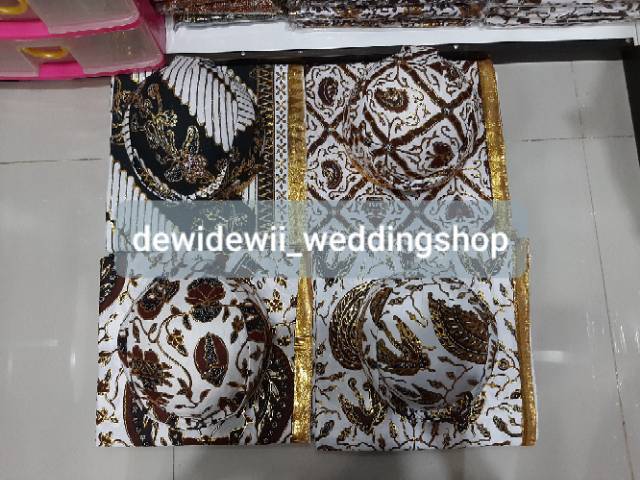 Set Blangkon dan Jarik Pengantin, Dasar Putih