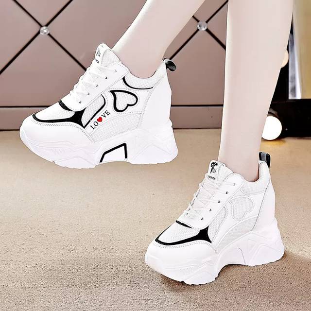 Sepatu sneakers wanita tulisan love you