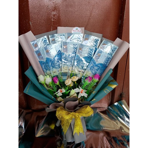 buket uang bunga palsu