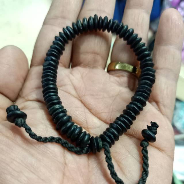 Gelang kayu stigi hitam
