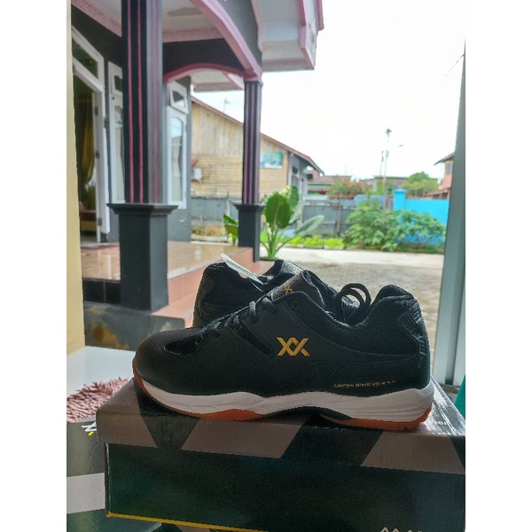 sepatu badminton maxx