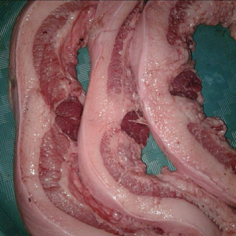 

Daging Babi Leher Gelangan