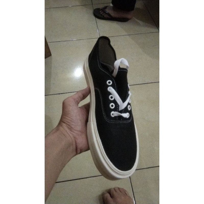 SEPATU POLOSAN TALI