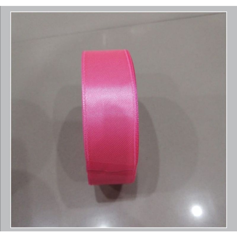 

Pita Satin Roll 1 inchi /Pita Kado Roll Ribbon Best Quality Warna Pink
