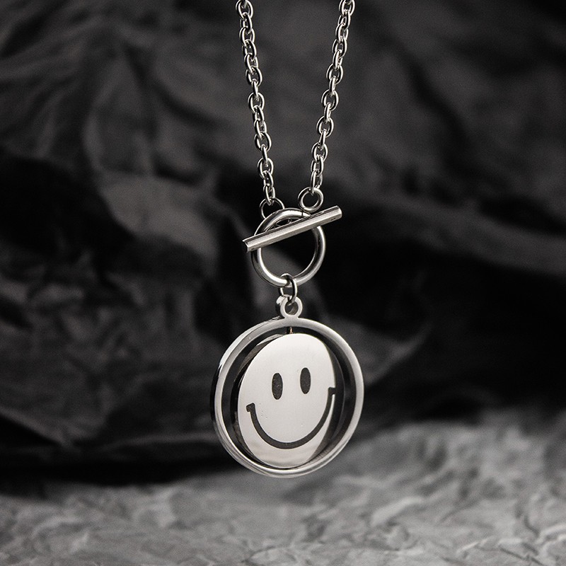 Kalung Titanium Steel Dengan Liontin Smiley Face Gaya Hip Hop Untuk Pria / Wanita