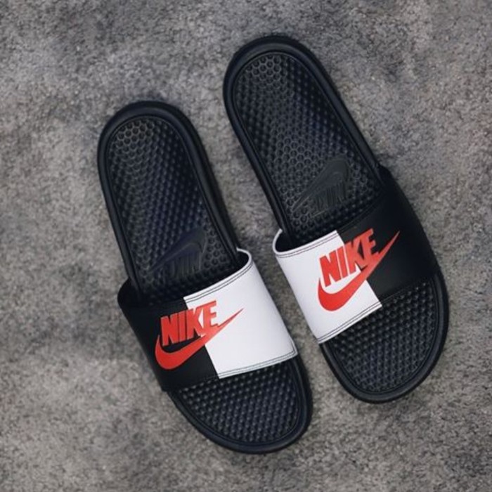 nike benassi jdi slides black and white