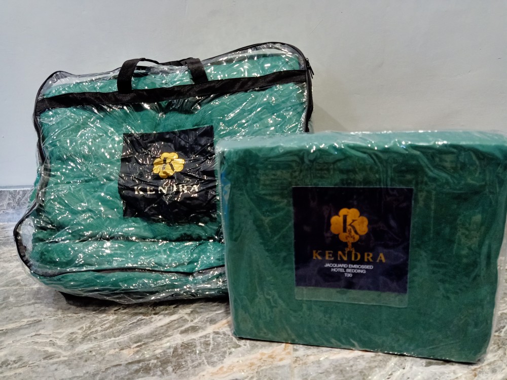 Bedcover + Sprei Kendra Polos 200x200 Tinggi 30 Warna Red White Coklat - Extra Super King 200 T30 Bc