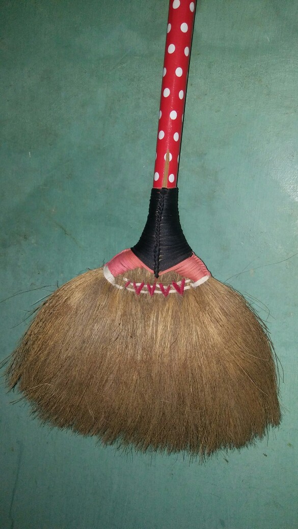 Sapu Sabut Kelapa Batang Bambu