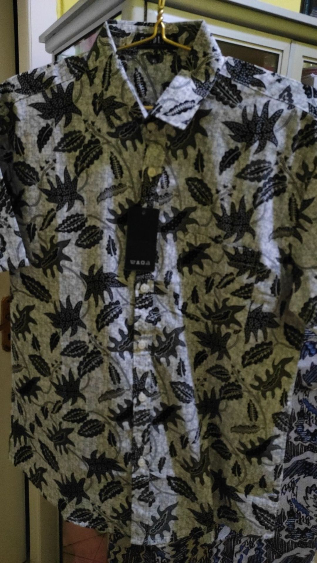 [gridline - R101 White Grey] Kemeja Batik Pria Katun Lengan Pendek Regular Modern