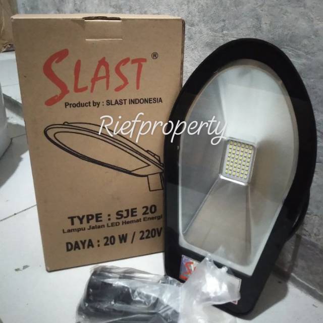 Lampu jalan slast sje-20/20watt nyala putih