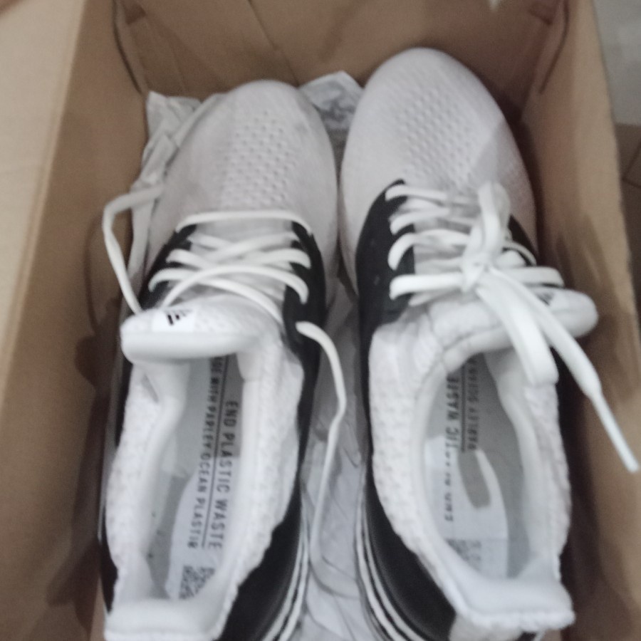 SEPATU ADIDAS ULTRABOOST 5.0 UKURAN 43 ORIGINAL IMPORT KONDISI 99%