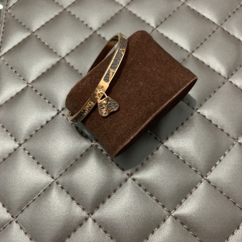 Gelang Kulit Titanium LV (Rosegold)