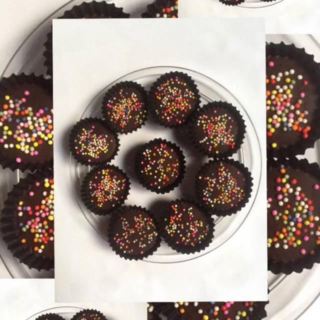 

COKLAT | COKLAT CUSTOM TULISAN | KUE LEBARAN COKELAT | SNACK COKLAT | COKLAT KERING | COKELAT
