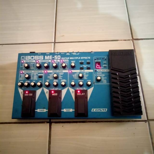 Efek gitar boss ME 50