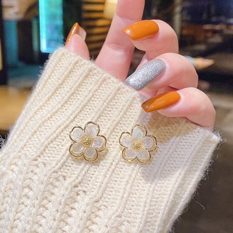 Anting Tusuk Motif Bunga Kecil Simple Trendy Untuk Wanita