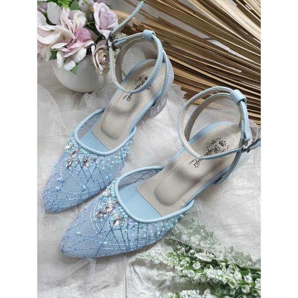 sepatu v baby blue tali jaring 5cm kaca