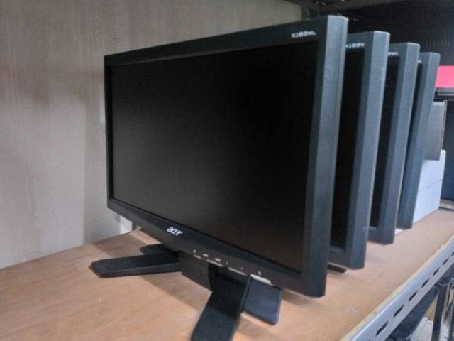 Monitor LCD Acer X163W 16 inci kaki V untuk pc atau cctv atau casir