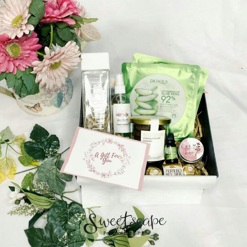 

Gift Box Package 136-Paket Hampers 136 - Hadiah Anniversary