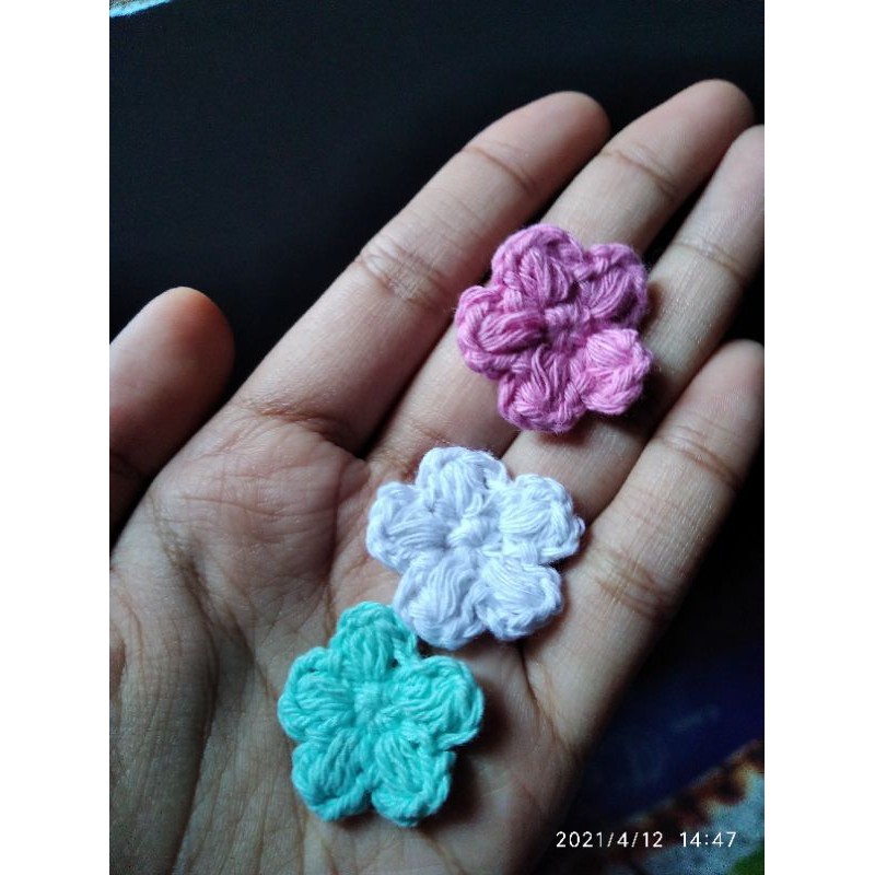 bunga rajut kecil untuk hiasan tas rajut, baju, bros, satuan