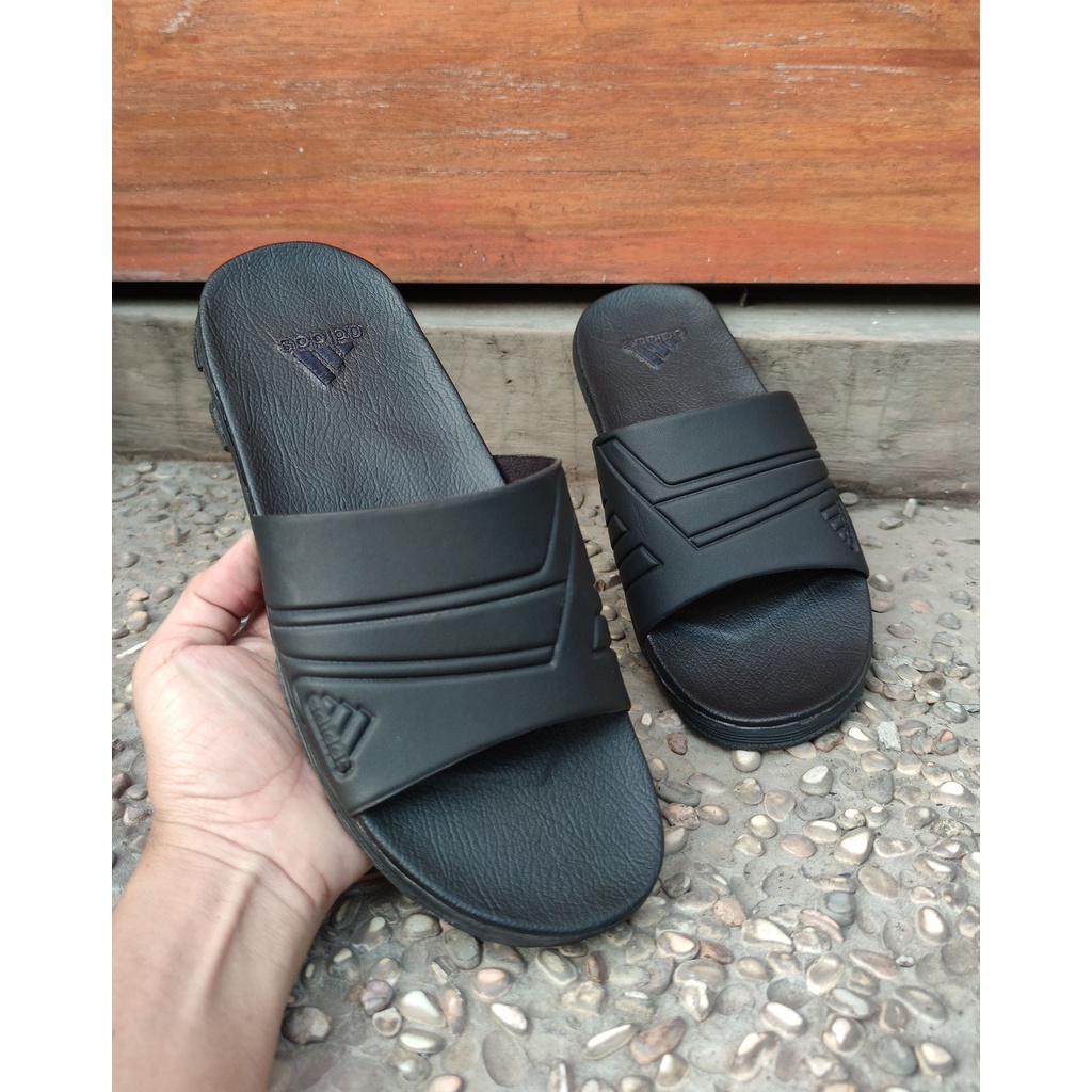 Sandal Pria Dewasa Terbaru Hitam Polos/Sandal Pria Kekinian Elegan/Sendal Terbaru Nitro Hitam Polos