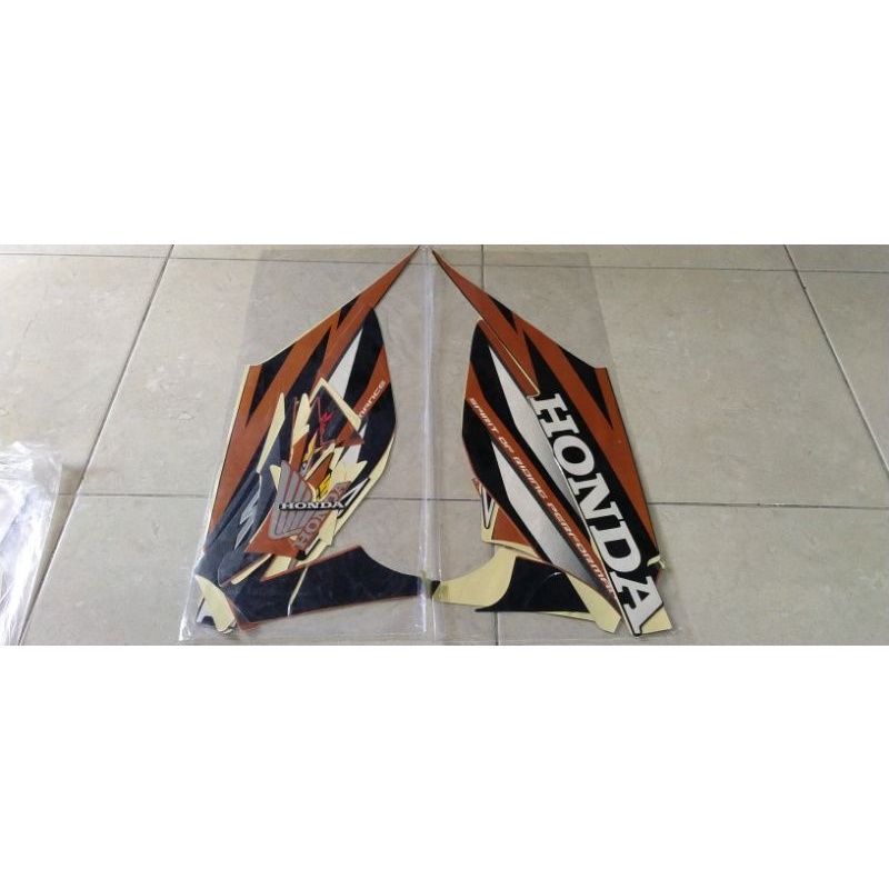 STRIPING STICKER LIS BODY MOTOR SUPRA X 125 CW 2005