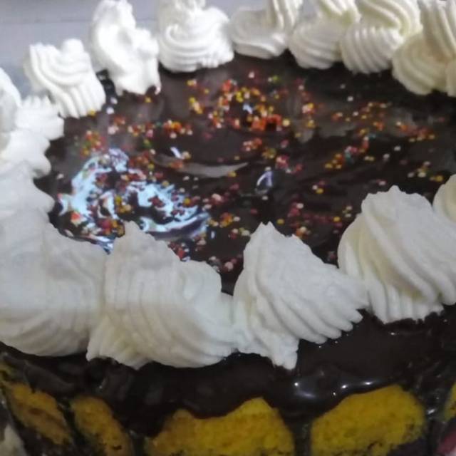 Kue ultah rainbow cake